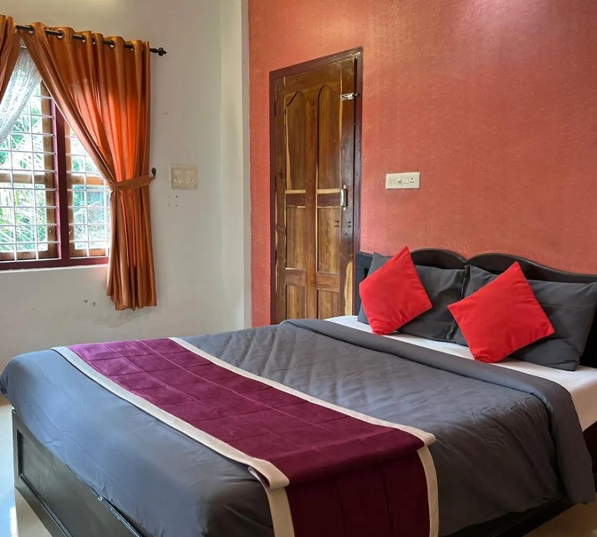 Aishwarya Residency And Cafeteria Apartment Thekkady
